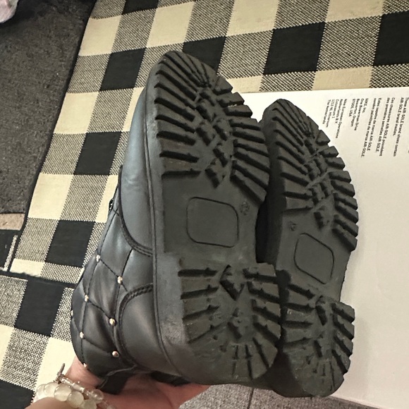 Stylish Black Quilted Kids Boots - Picture 4 of 6